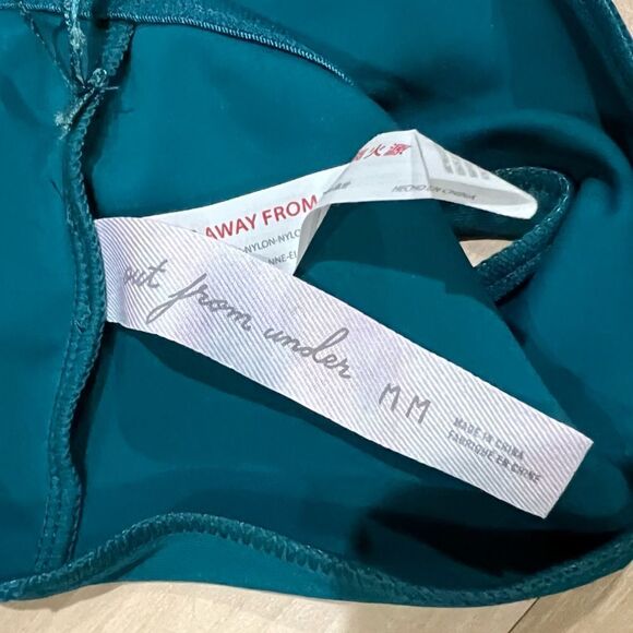 NEW Urban Outfitters Out From Under Sorelle Twist Halter Crop Top Women’s Medium - Picture 5 of 6